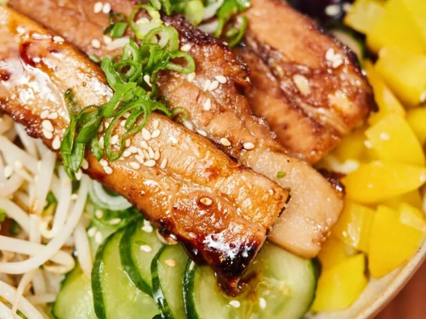 Chashu Bowl mit Gemüse