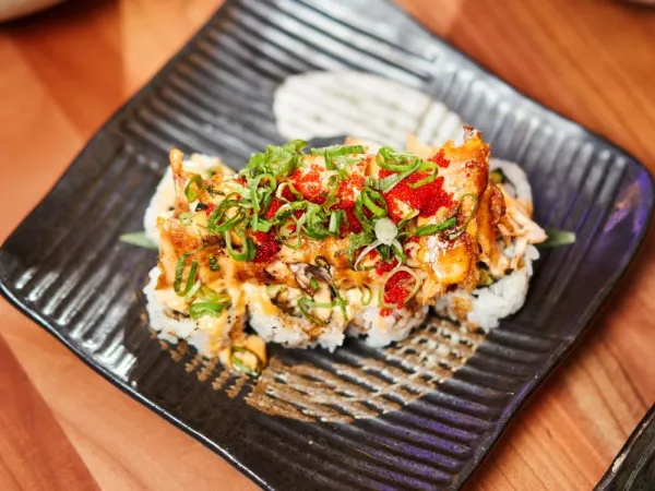 Crazy Salmon Roll mit Tobiko